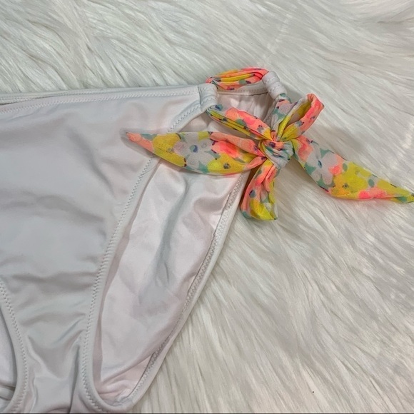 Victoria’s Secret Bikini Bottom medium - Picture 2 of 7